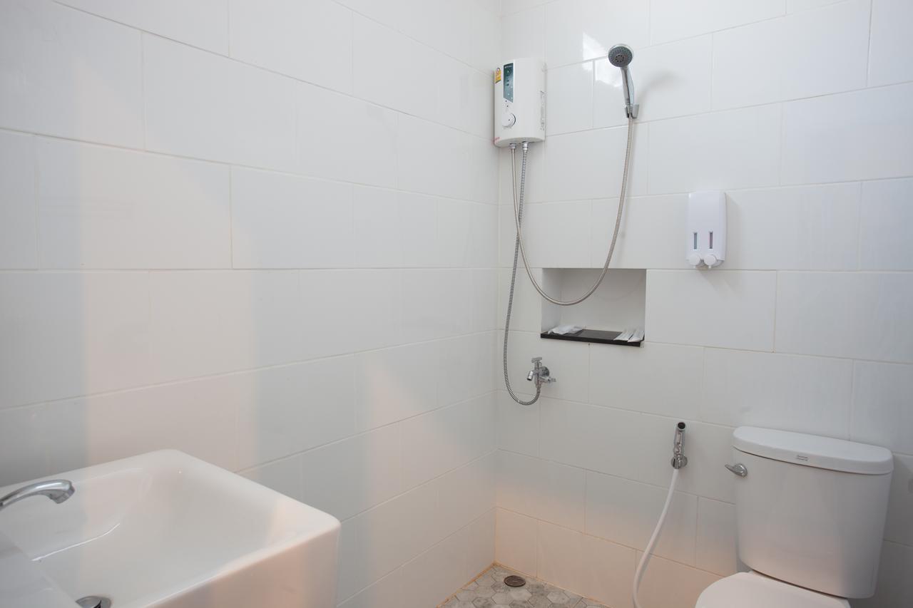 Lin House Hotel Thalang Bagian luar foto