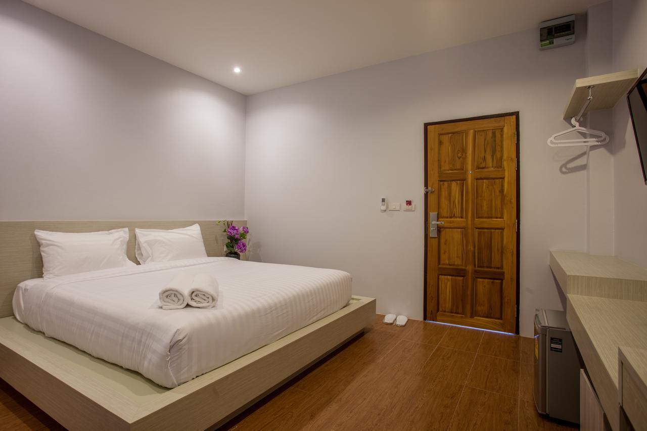 Lin House Hotel Thalang Bagian luar foto