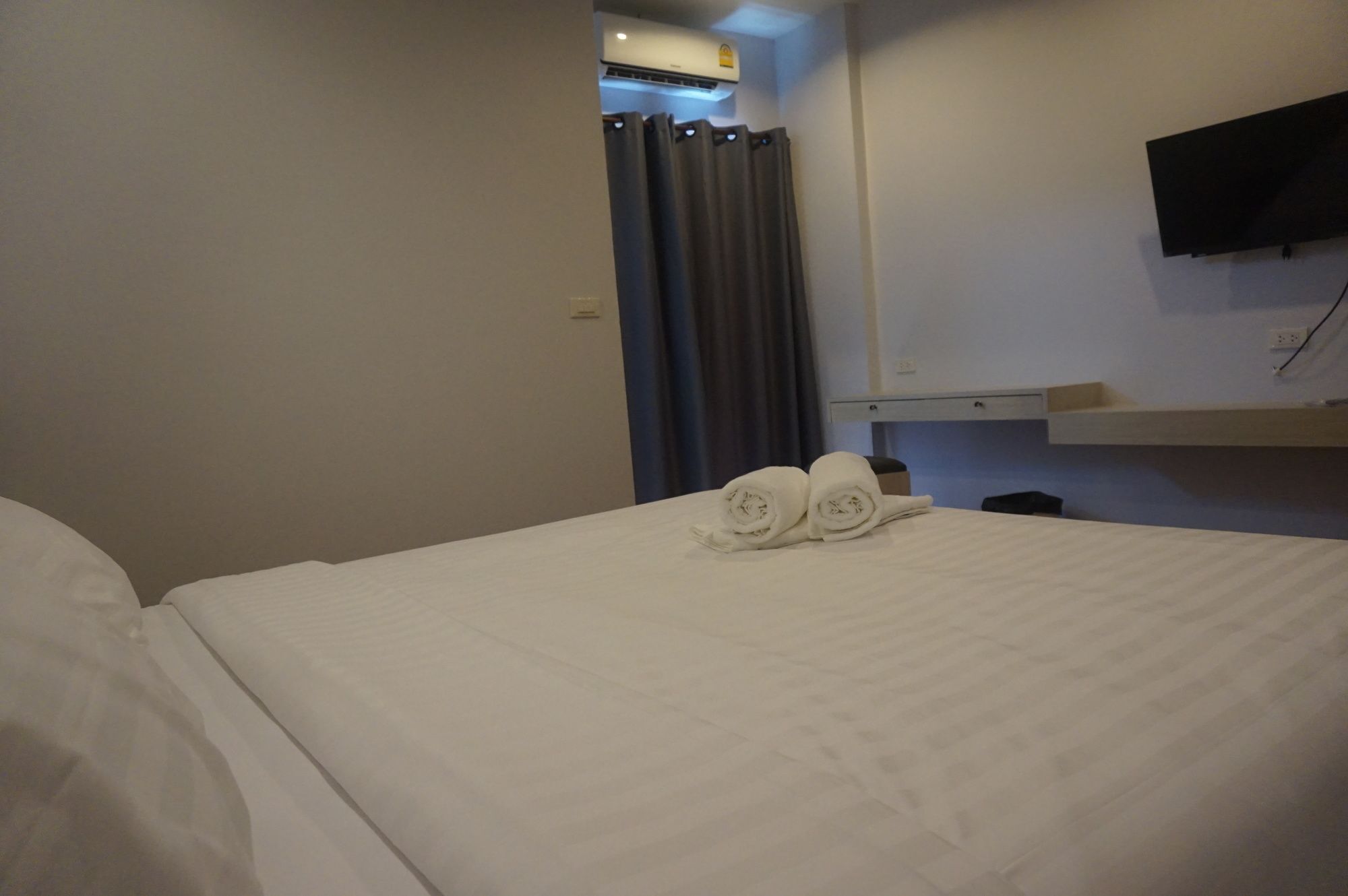 Lin House Hotel Thalang Bagian luar foto